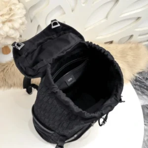 Dior 8 Backpack inside structure